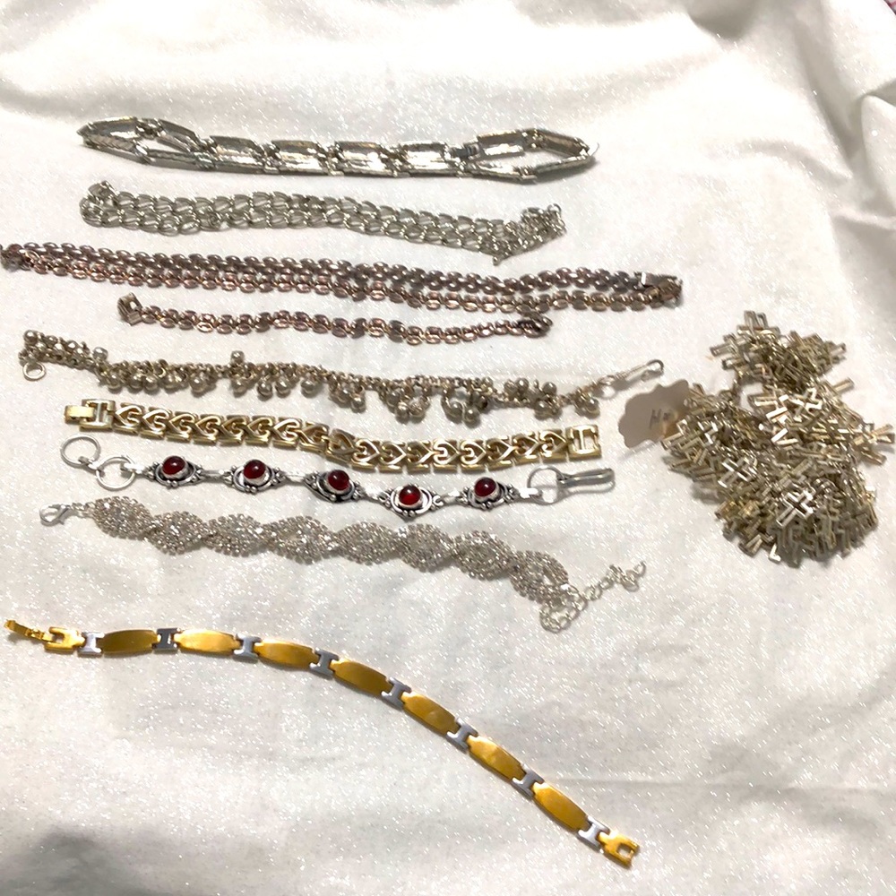7 braclets 3 necklaces vintage